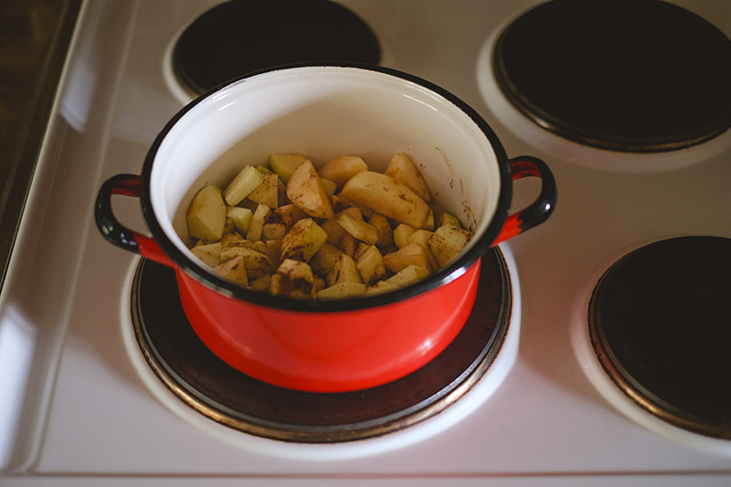 Apples and apple sauce from our garden, cabincore, cottagecore aesthetic, www.DOGvision.eu