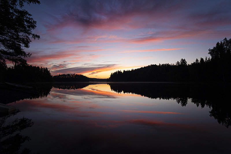 Sup & sunset, camping with the Volkswagen California in Sweden, paddling the lake, www.Fenne.be /www.DOGvision.eu