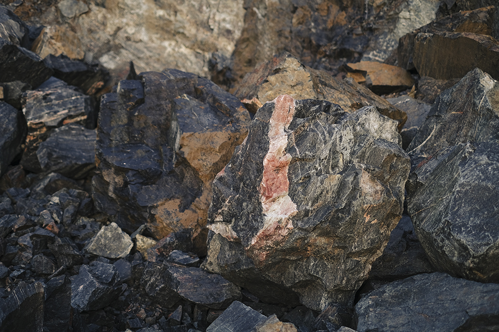 Rockhound quarry hike, www.DOGvision.eu